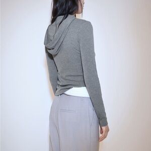 Chic Gray Hooded Knit Tee
